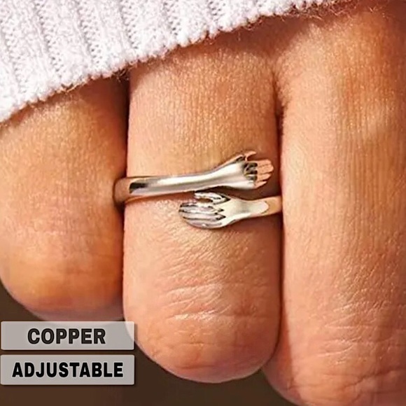 🔵𝟲𝟱%𝗢𝗙𝗙 𝗯𝘂𝗻𝗱𝗹𝗲𝘀 𝟯+🔵 NEW Hugging Arms Adjustable Ring - Picture 1 of 13